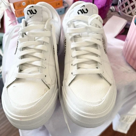 Nike Women's White Sneakers with Patterned Swoosh - Picture 2 of 4